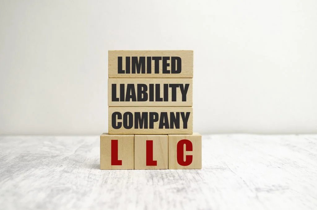 Comparison diagram showing member-managed versus manager-managed LLC structure